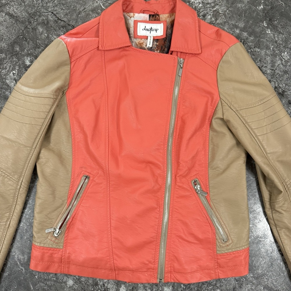 Daytrip Womens Faux Leather Jacket Fully Lined Pockets Coral Beige Sz XL‎